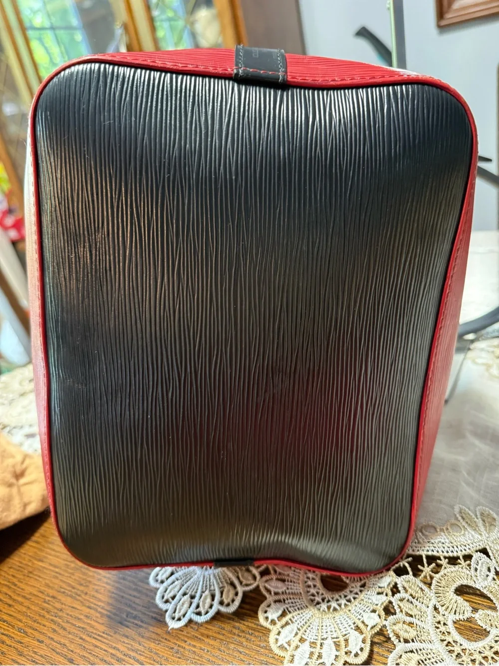 Louis Vuitton Noe PM Red and Black Epi Drawstring Bucket Bag - Picture 3 of 12
